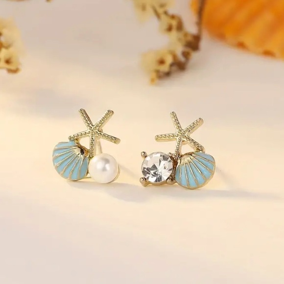 NWT Pearl Shell and Starfish Rhinestone Stud Earrings - Picture 4 of 5